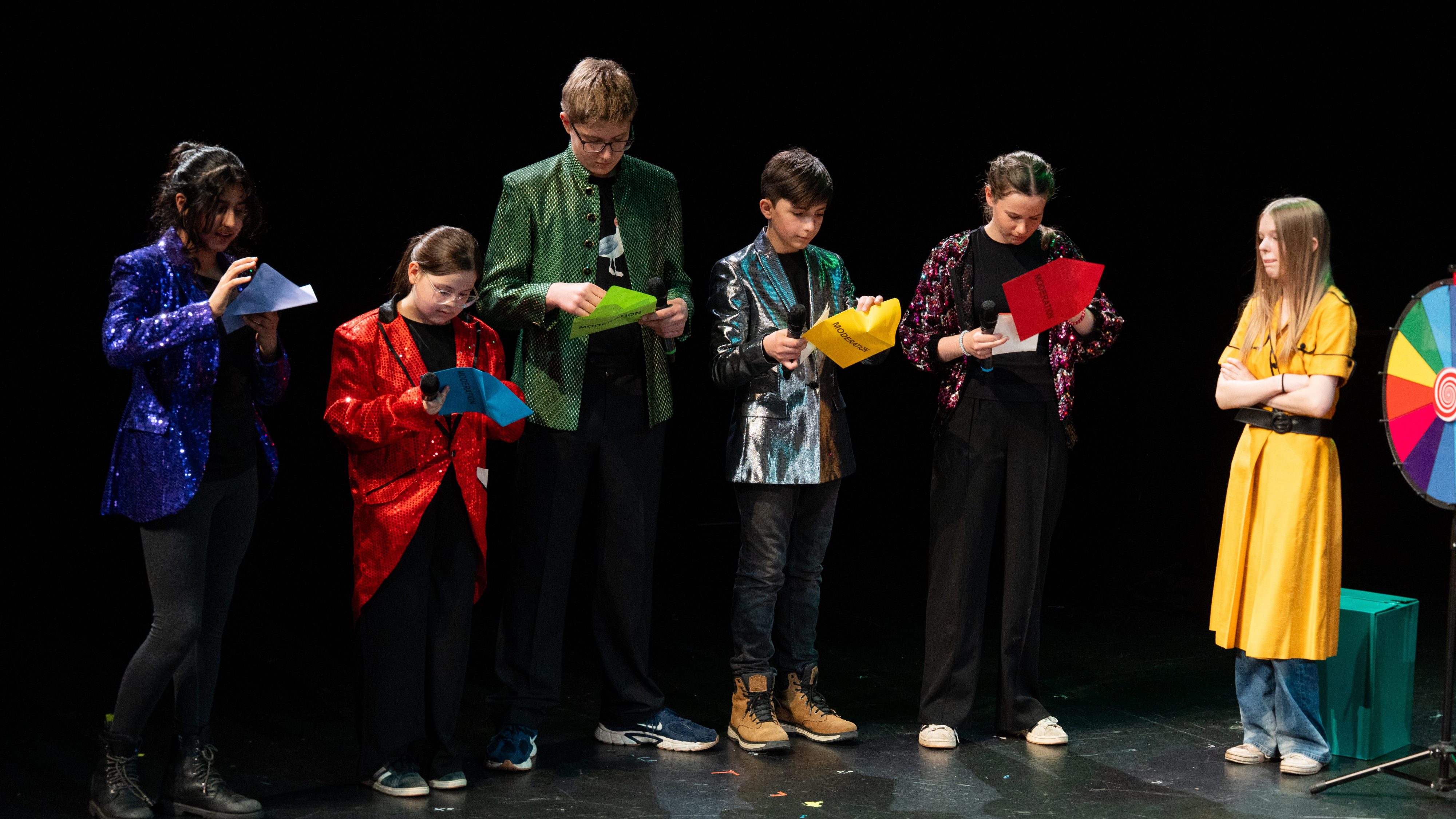 The Game, Theaterstilisten